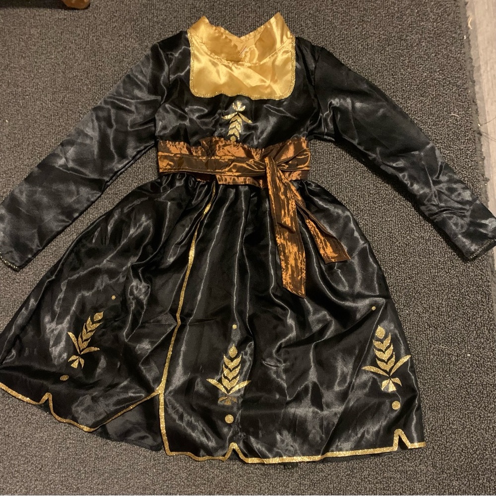 ANNA  ADVENTURES.Disney Black and Gold Kids Costume.
Size 4- 6X